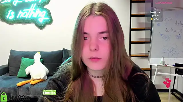 MiraaBloom online show from November 11, 2025, 2:12 pm