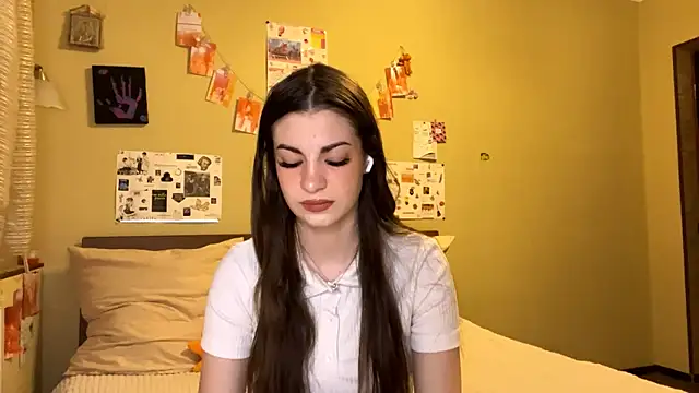 Snapshot of TheRealAnna chatting on December 20, 2025, 9:45 am TheRealAnna online show from December 20, 2025, 9:45 am