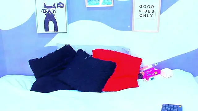 Snapshot of VIOLETA-28 chatting on December 17, 2025, 2:11 pm VIOLETA-28 online show from December 17, 2025, 2:11 pm