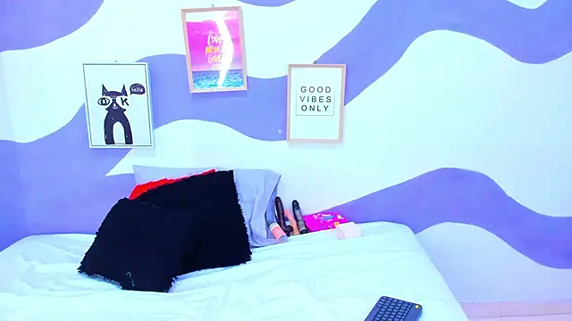 Snapshot of VIOLETA-28 chatting on December 16, 2025, 1:04 pm VIOLETA-28 online show from December 16, 2025, 1:04 pm