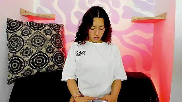 mia scarlett7 online show from December 22, 2025, 2:17 pm