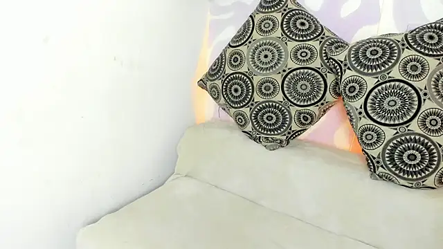 mia scarlett7 online show from November 15, 2025, 12:53 pm