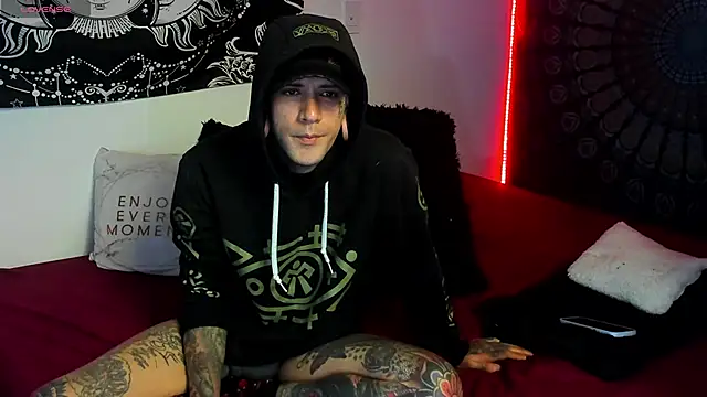 Snapshot of cleoo_jhonny chatting on November 10, 2025, 2:05 am cleoo jhonny online show from November 10, 2025, 2:05 am