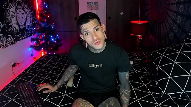 Snapshot of cleoo_jhonny chatting on January 9, 2026, 1:23 am cleoo jhonny online show from January 9, 2026, 1:23 am