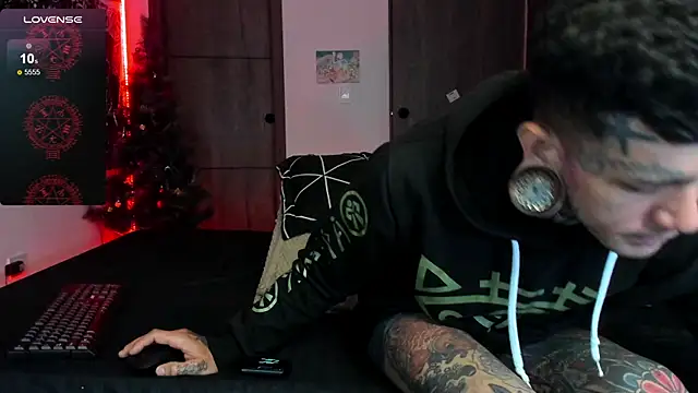 Snapshot of cleoo_jhonny chatting on January 12, 2026, 10:33 am cleoo jhonny online show from January 12, 2026, 10:33 am