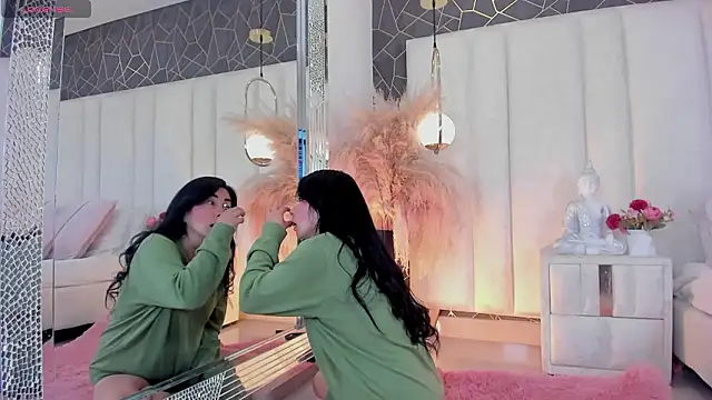 Snapshot of AnnieLove_ chatting on February 12, 2026, 12:38 pm AnnieLove online show from February 12, 2026, 12:38 pm