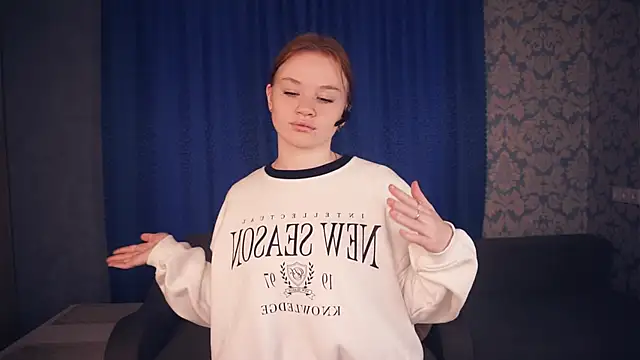 Snapshot of KarlynGow chatting on November 26, 2025, 6:46 am KarlynGow online show from November 26, 2025, 6:46 am