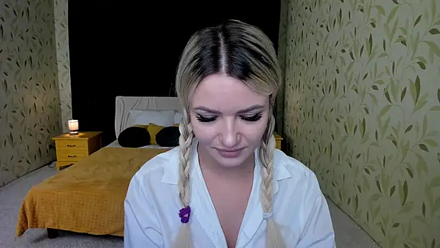 LexyeLure online show from October 26, 2025, 4:13 am