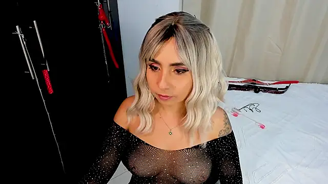 Emilyvalk  online show from February 16, 2026, 8:18 pm