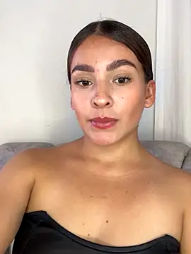 Snapshot of Talia_Bonet chatting on October 22, 2025, 3:33 pm Talia Bonet online show from October 22, 2025, 3:33 pm
