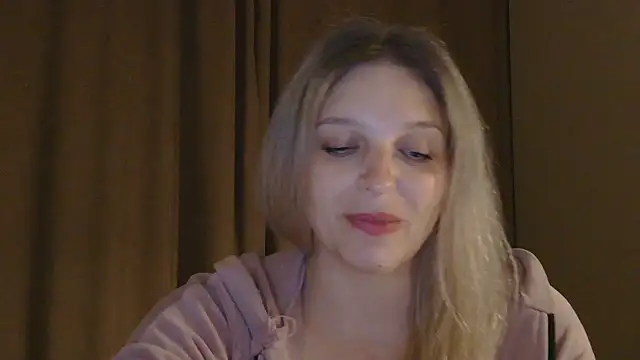 ElisSky301 online show from April 17, 2026, 8:33 pm