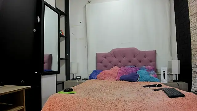 Snapshot of cameron_april chatting on November 25, 2025, 11:54 am cameron april online show from November 25, 2025, 11:54 am