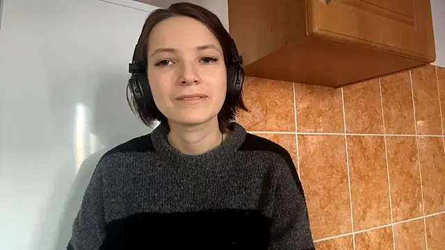 Snapshot of KindraScullion chatting on October 23, 2025, 8:24 am KindraScullion online show from October 23, 2025, 8:24 am
