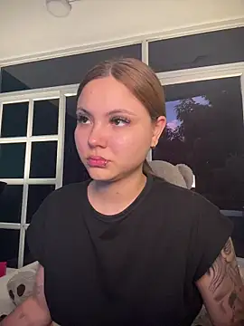 Snapshot of Beella1_ chatting on November 19, 2025, 11:32 am Beella1 online show from November 19, 2025, 11:32 am