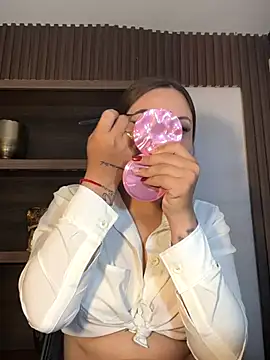 Snapshot of Beella1_ chatting on October 31, 2025, 10:01 am Beella1 online show from October 31, 2025, 10:01 am