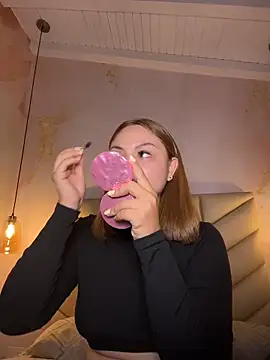 Beella1  online show from April 2, 2026, 12:01 pm