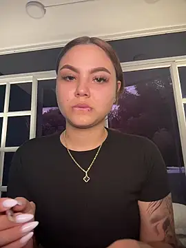 Snapshot of Beella1_ chatting on November 29, 2025, 11:54 am Beella1 online show from November 29, 2025, 11:54 am