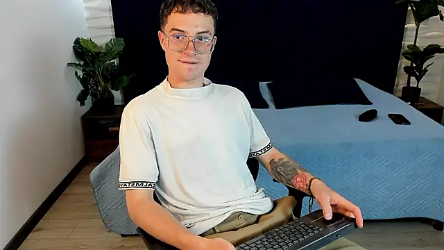 Snapshot of Lil_James chatting on February 13, 2026, 8:42 pm Lil James online show from February 13, 2026, 8:42 pm