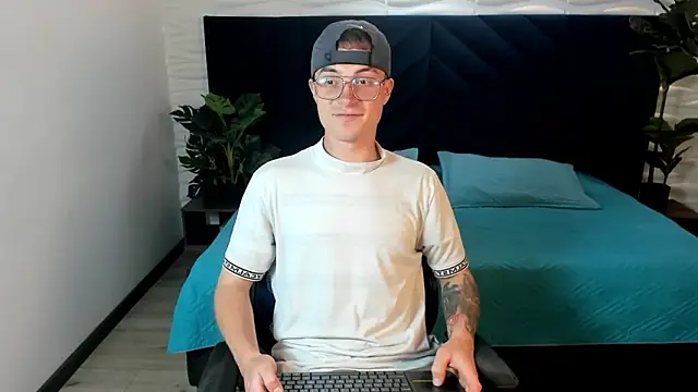 Snapshot of Lil_James chatting on February 4, 2026, 8:04 pm Lil James online show from February 4, 2026, 8:04 pm