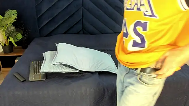 Lil James online show from November 30, 2025, 8:09 pm