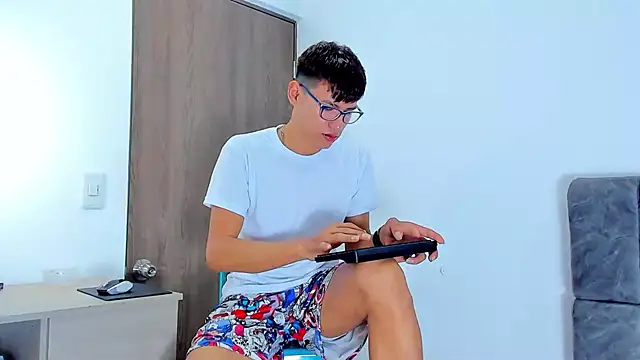 Nicolas Torres  online show from November 8, 2025, 3:10 am