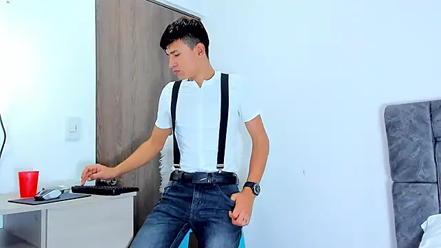 Nicolas Torres  online show from November 17, 2025, 2:04 am