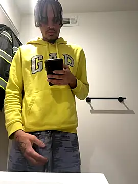 Snapshot of Mrmakeherwet_Tez chatting on December 17, 2025, 6:18 am Mrmakeherwet Tez online show from December 17, 2025, 6:18 am