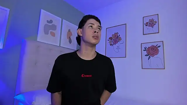 ApoloRicci online show from January 14, 2026, 7:50 pm