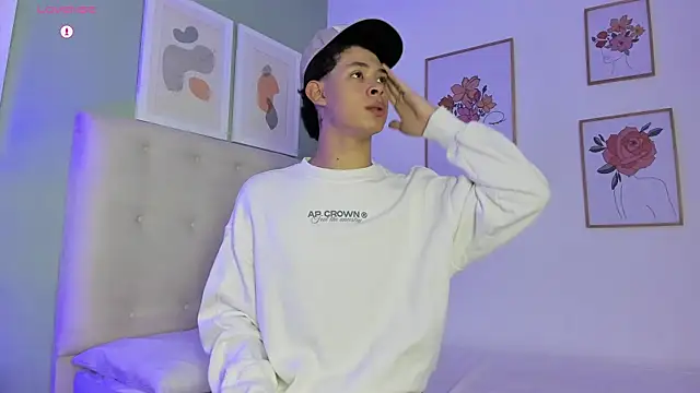 ApoloRicci online show from February 21, 2026, 7:49 pm