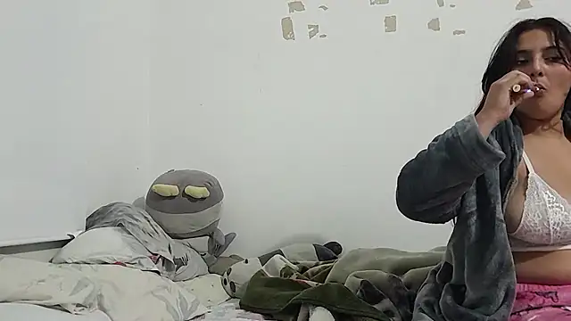 Layla Latina online show from February 7, 2026, 1:24 am