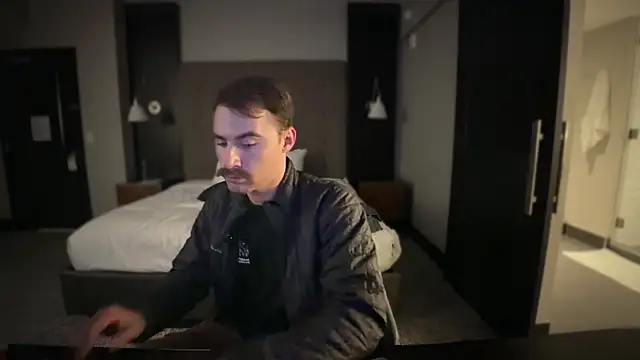 Snapshot of bobbyatx chatting on November 11, 2025, 7:25 am bobbyatx online show from November 11, 2025, 7:25 am