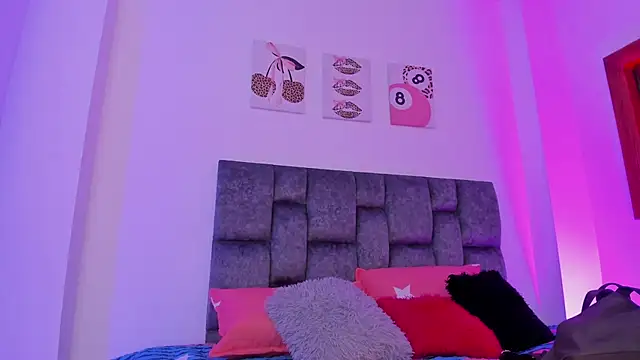 kittymonroe1 online show from February 10, 2026, 5:56 pm