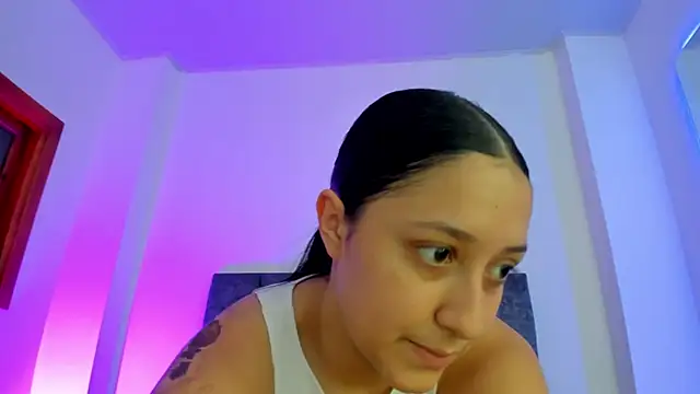 Snapshot of kittymonroe1 chatting on November 28, 2025, 5:24 pm kittymonroe1 online show from November 28, 2025, 5:24 pm