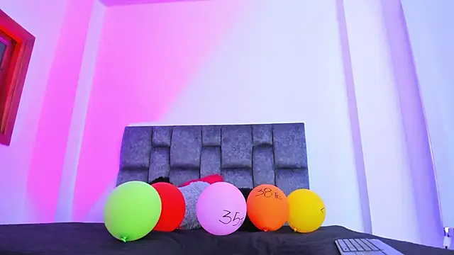 Snapshot of kittymonroe1 chatting on November 20, 2025, 6:30 pm kittymonroe1 online show from November 20, 2025, 6:30 pm