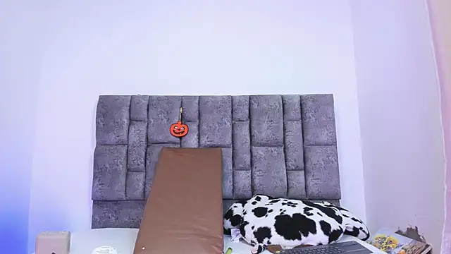 Snapshot of miah_storm chatting on October 28, 2025, 4:24 am miah storm online show from October 28, 2025, 4:24 am