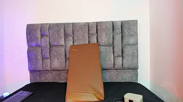 Snapshot of miah_storm chatting on November 8, 2025, 2:48 am miah storm online show from November 8, 2025, 2:48 am