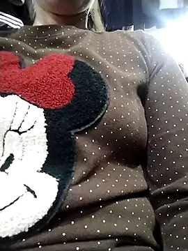 Snapshot of Emili68 chatting on February 23, 2026, 8:37 am Emili68 online show from February 23, 2026, 8:37 am