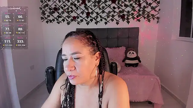 Karly Closson online show from December 2, 2025, 3:19 am