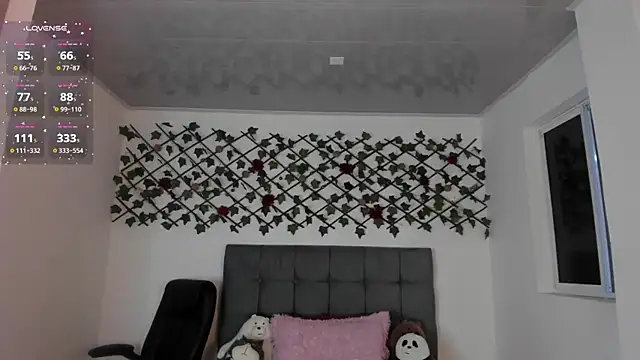 Karly Closson online show from November 8, 2025, 3:32 am