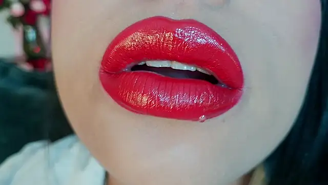 mia roux1 online show from March 2, 2026, 10:06 pm