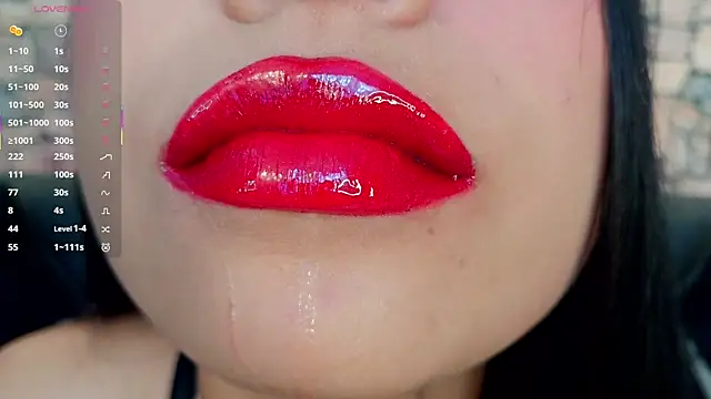 Snapshot of mia_roux1 chatting on November 3, 2025, 6:33 pm mia roux1 online show from November 3, 2025, 6:33 pm