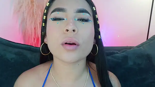Snapshot of mia_roux1 chatting on April 21, 2026, 9:32 pm mia roux1 online show from April 21, 2026, 9:32 pm