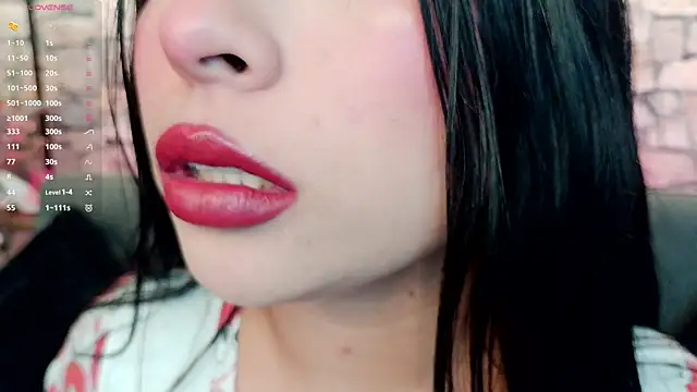 Snapshot of mia_roux1 chatting on November 29, 2025, 6:46 am mia roux1 online show from November 29, 2025, 6:46 am