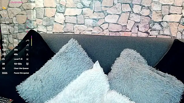 Snapshot of mia_roux1 chatting on October 31, 2025, 5:20 pm mia roux1 online show from October 31, 2025, 5:20 pm