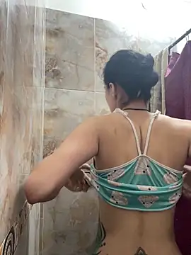 Chuchii05 online show from November 5, 2025, 3:15 pm