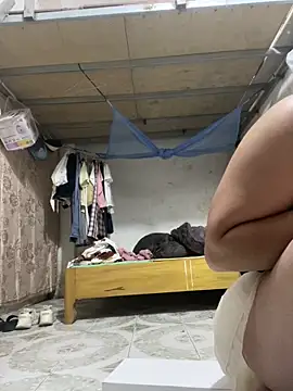 Snapshot of love-xx chatting on December 18, 2025, 11:47 am love-xx online show from December 18, 2025, 11:47 am