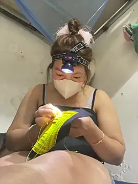 Snapshot of love-xx chatting on December 17, 2025, 4:28 am love-xx online show from December 17, 2025, 4:28 am