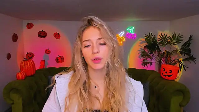 sassy cutie online show from November 5, 2025, 6:16 am