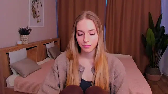 Snapshot of sassy_cutie chatting on February 19, 2026, 3:42 pm sassy cutie online show from February 19, 2026, 3:42 pm