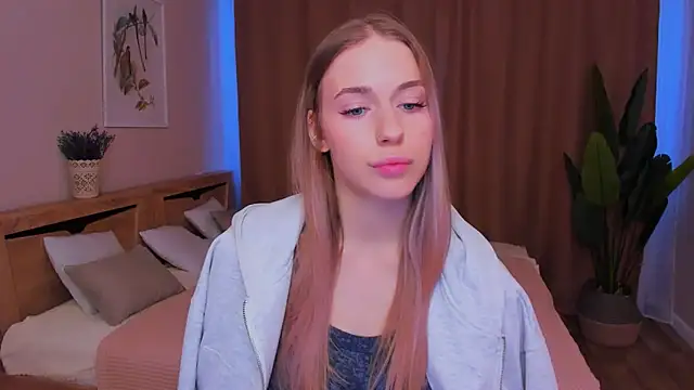 Snapshot of sassy_cutie chatting on February 1, 2026, 2:15 pm sassy cutie online show from February 1, 2026, 2:15 pm